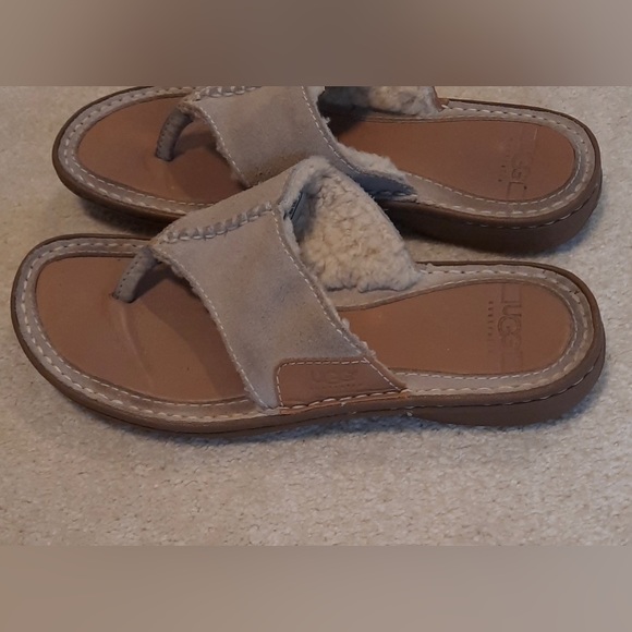 Woman's Ugg Layback Sandals - Picture 4 of 4